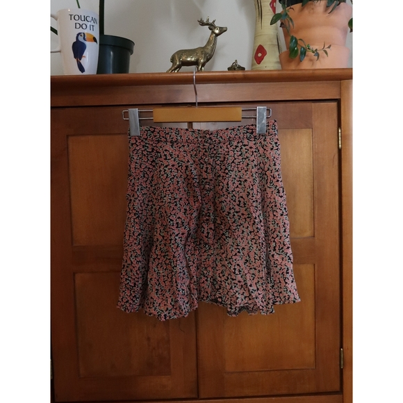Brandy Melville Floral Mini Skirt - Picture 3 of 6